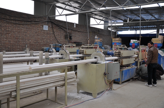 PVC方孔栅格管 生产 (2)