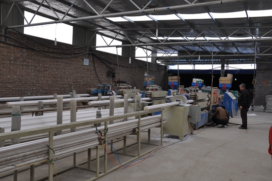 PVC方孔栅格管 生产 (1)