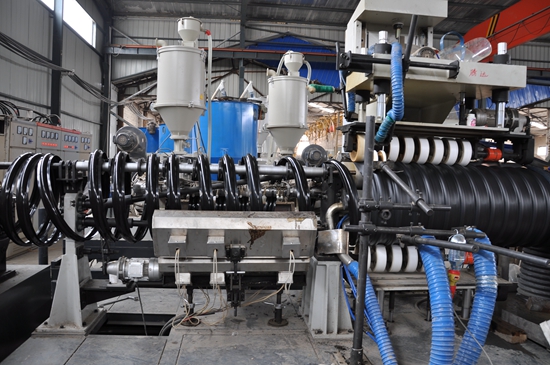 钢带增强聚乙烯（PE）螺旋波纹管 设备 (4)